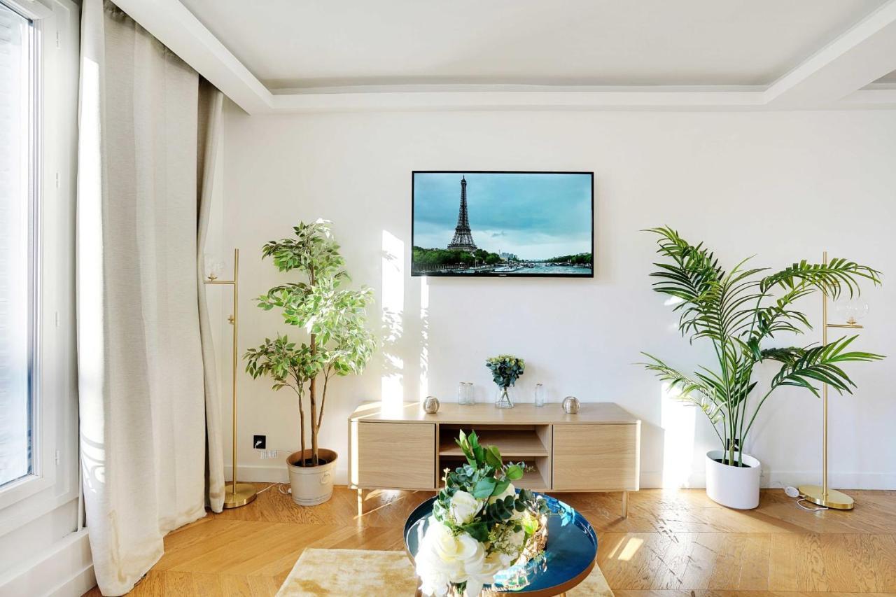 Chic And Cozy In The Heart Of Parigi
